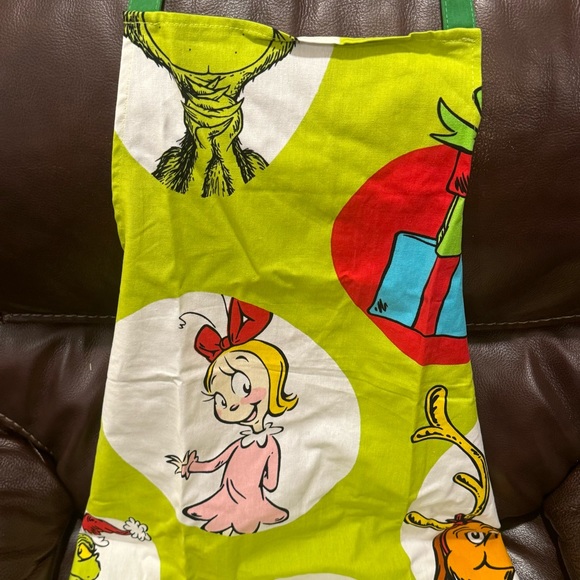The Grinch 26” x 35” Apron - Max Cindy Lou Who Roast Beast Who Hash - Picture 3 of 10